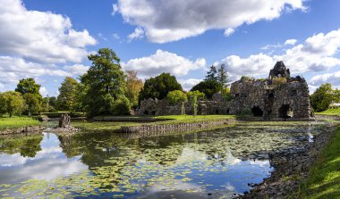 Stein Adası 'ndaki eşsiz Wrlitz Vezüv, Wrlitz Park, Dessau, Saksonya-Anhalt, Almanya