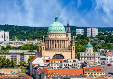 Garnizon Kilisesi 'nin üst terasından Potsdam' ın şehir merkezi Brandenburg 'un tarihi binaları ve mimarisi