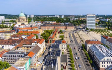 Garnizon Kilisesi 'nin üst terasından Potsdam' ın şehir merkezi Brandenburg 'un tarihi binaları ve mimarisi