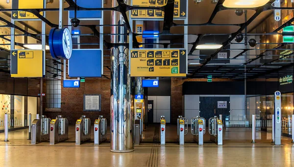 Amsterdam Merkez İstasyonu, Hollanda