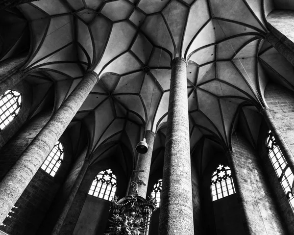 Pilares e estruturas em uma igreja na Alemanha — Fotografia de Stock