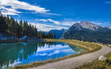 Berchtesgadener arazi Jenner, küçük bir göl