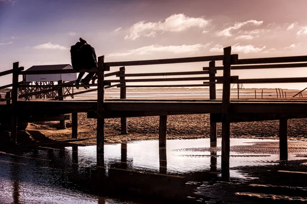 Luz y sombra en la playa de San Pedro Ording en la costa norte — Foto de Stock