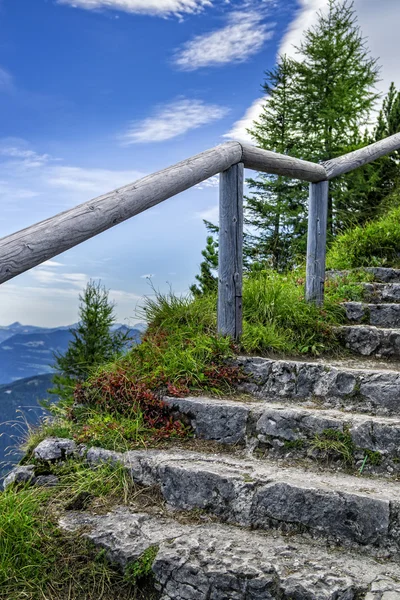 Un sentier étroit descendant du Nid d'Aigle à Berchtesgaden — Photo