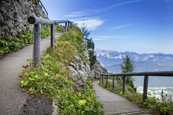 Úzká stezka dolů z Orlí hnízdo v Berchtesgadenu — Stock fotografie