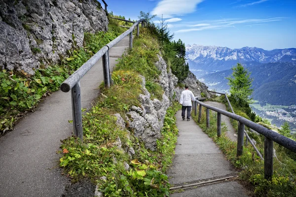 Úzká stezka dolů z Orlí hnízdo v Berchtesgadenu — Stock fotografie