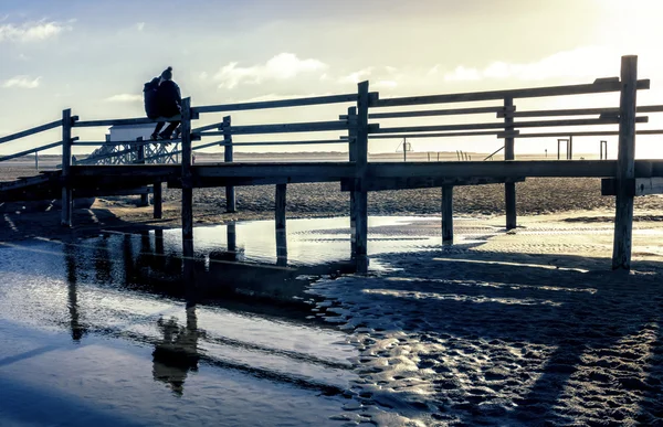 Luz y sombra en la playa de San Pedro Ording en la costa norte — Foto de Stock