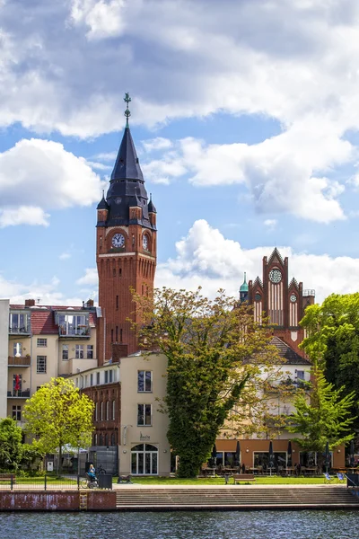 Utsikt över tornet på rådhuset i Berlin — Stockfoto