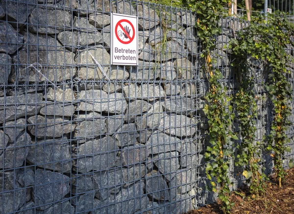 Bir duvar taşlarının Ziyaretçilere karşı korur — Stok fotoğraf