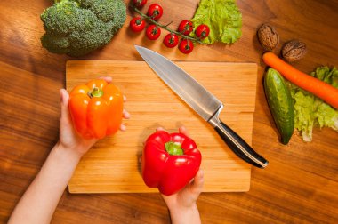 En iyi görünümü resim, ellerinde tutan sebze ile tableboard