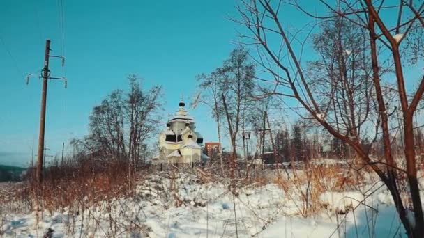 Православна Церква в зимовий день, Кондопога, Росія — стокове відео