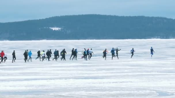 Toplu çıkış çalıştırın Onego göl buz — Stok video