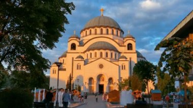 Belgrade (Beograd) Sırbistan'daki Sveti Sava (Saint Saba) Katedrali günbatımı aydınlatma, 4 k Ultra hd ayak vurdu