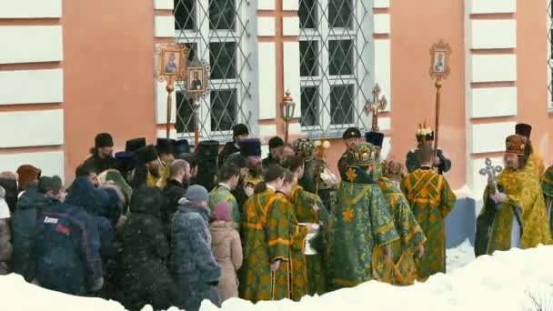 Ortodox egyház felvonulás télen — Stock videók