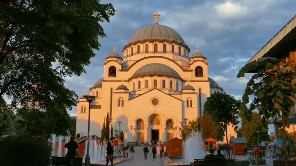 Katedra Sveti Sava (Saint Saba) w Serbii Belgrad (Belgrad) strzał w oświetlenie zachód słońca, 4 k Ultra hd nagrania — Wideo stockowe