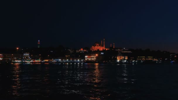 Süleymaniye Camii günbatımında Galata Köprüsü'nden görüntülendi. — Stok video