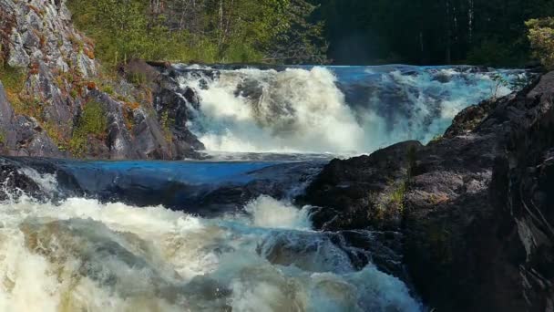 Kivačském vodopád v Karélii, Severní Rusko — Stock video