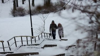 Karl Marx avenue yürüyüş insanlar