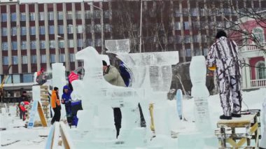 Buz çalışma heykeltıraşlar