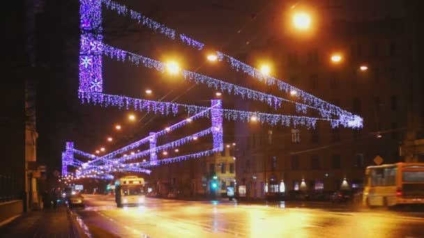 Stadtallee weihnachtlich geschmückt — Stockvideo