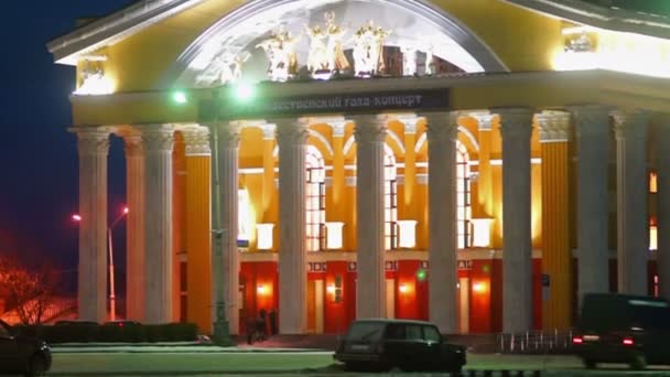 俄罗斯戏剧剧院晚上观 — 图库视频影像