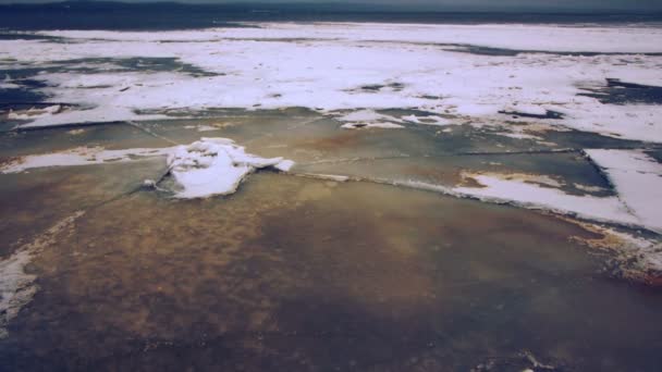 Onego 湖和漂浮冰在冬天暮光之城 — 图库视频影像