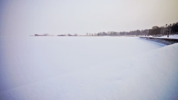 Embarque congelado no lago Onega — Vídeo de Stock