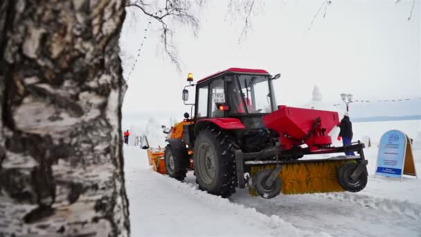 Sneeuw-plough wissen van de website van International Winter Festival — Stockvideo