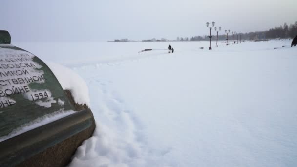 Minnesvärd stenen ägnas till Petrozavodsk liberation — Stockvideo