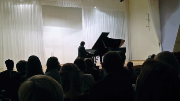 Vladimir Mishchouk esegue le notturne di Chopin — Video Stock