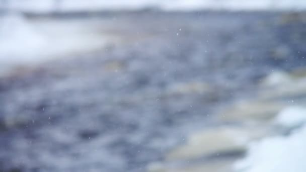 Defocused view of running river with icy shores — Stock Video