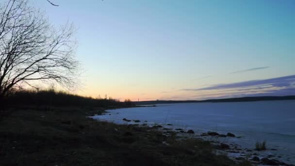 Orilla del lago Onega por la noche — Vídeos de Stock