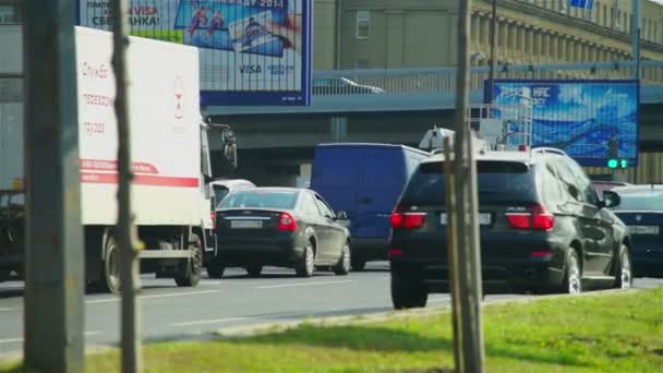 Voitures particulières et camions à panneaux — Video