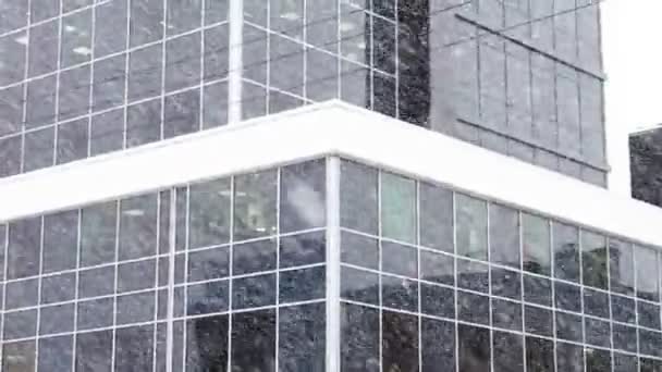 Modern kontorsbyggnad i snöfall — Stockvideo