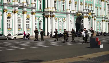 Askeri bando geçit töreni için hazırlanıyor