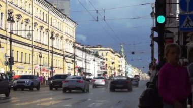 Nevsky Avenue yoğun trafik