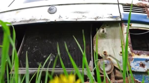 Vieille voiture rouillée — Video