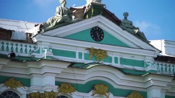 Bandeira no telhado do Palácio de Inverno — Vídeo de Stock