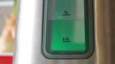 Kaynar elektrikli çaydanlık