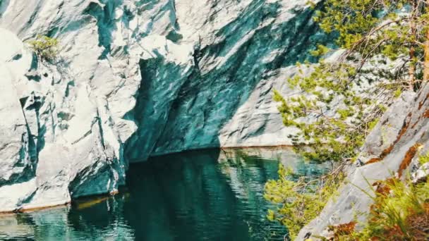 Hermoso paisaje de mármol Cañón Ruskeala Karelia, Rusia — Vídeo de stock