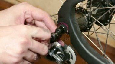 Bisiklet, yükleme arka Deraileur, Closeup çekim 4 k Ultra tamiri tamircisi
