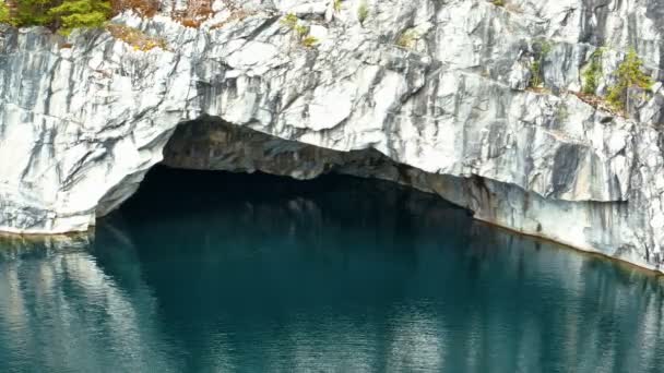 Vackra landskapet i marmor Canyon Ruskeala Karelen, Ryssland — Stockvideo