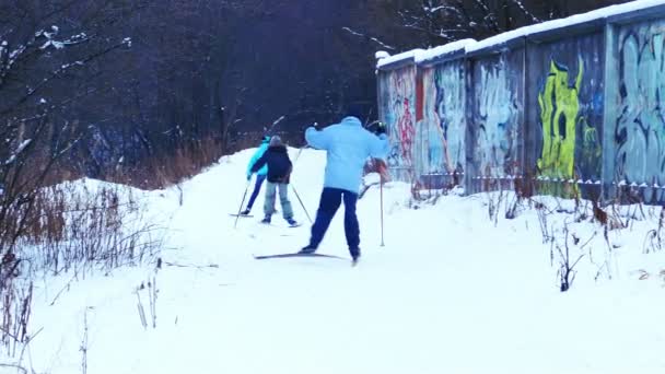 Σκιέρ κατάρτισης σκι στο Winter Park, 4κ Ultra Hd — Αρχείο Βίντεο