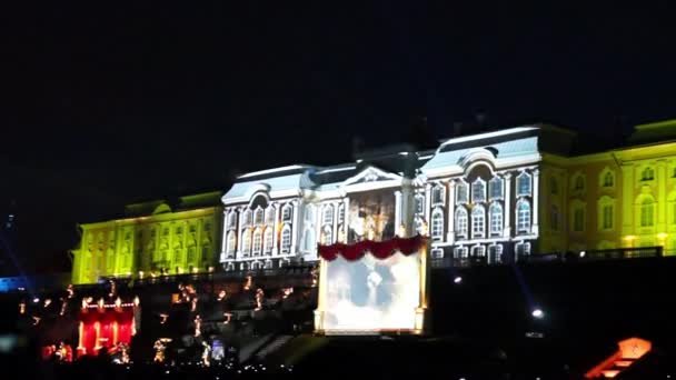 Mapeo de proyección 3D en el palacio Peterhof en las fuentes muestran — Vídeo de stock