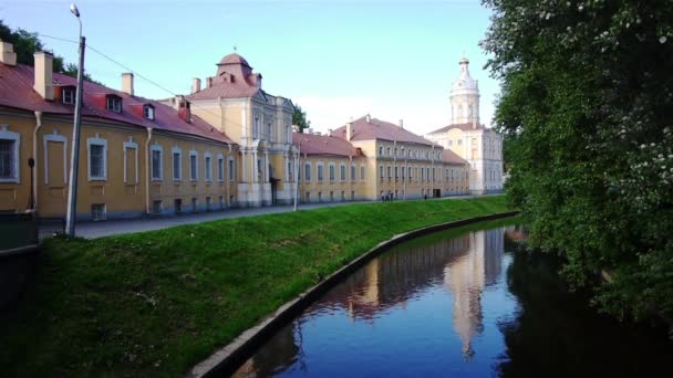 Ruhiger blick auf alexander nevsky lavra (kloster) in saint-petersburg, russland — Stockvideo