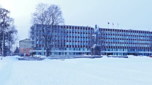 Cais de lago Onega com edifício da prefeitura, Petrozavodsk, vista panorâmica — Vídeo de Stock