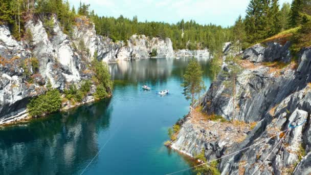 カレリア共和国、ロシアで大理石の峡谷 Ruskeala の美しい風景 — ストック動画