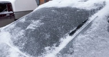 Buz araba hızla erimesi arka pencere, zaman atlamalı ısıtmalı