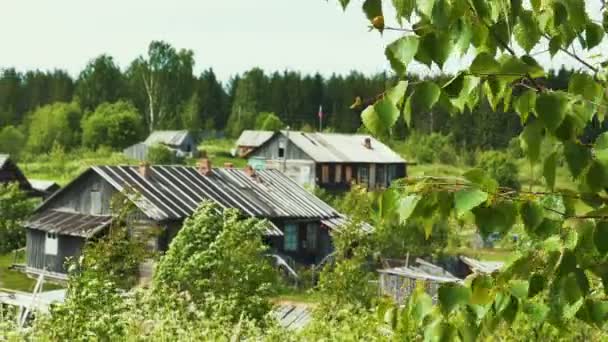Russisches karelisches Dorf kojvuselga Landschaft — Stockvideo
