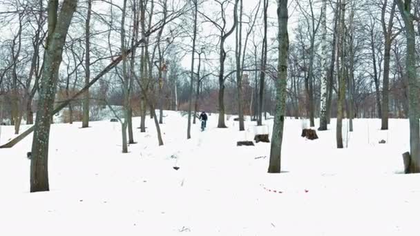 Course d'hiver de VTT à Hyperborée Snow Fest à Petrozavodsk, Russie — Video
